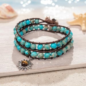Wikkelarmband met Imperial jaspis kralen in zeekleuren en tijgeroog zonnetje
