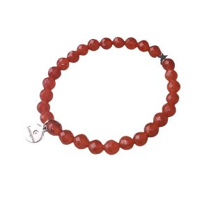 Elastische armband met carneool kralen.