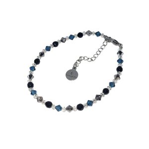 Armband met onyx en Swarovski kraaltjes en een donkerzilverkleurig verlengkettinkje.