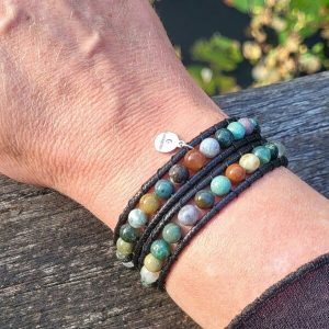 Wikkelarmband met zwart koort en Indian agaat kralen