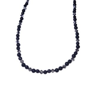 Ketting met zwarte Swarovski kraaltjes en onyx kraaltjes.