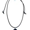 Ketting van dik zwart koord met een lapis lazuli sterretje.