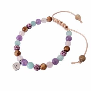 Geknoopte armband van beige waxkoord met groene angeliet, amethist, rozenkwarts, jaspis en paarse glitterkralen