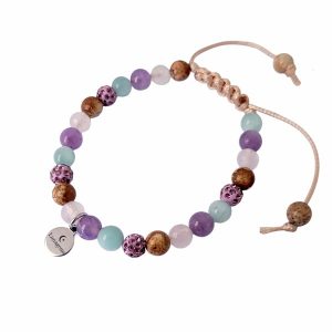 Geknoopte armband van beige waxkoord met groene angeliet, amethist, rozenkwarts, jaspis en paarse glitterkralen