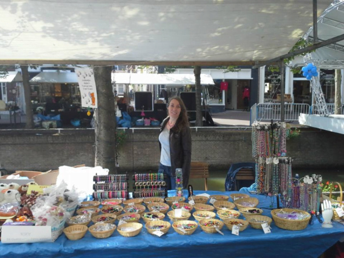 Selma Leistra bij marktkraam Visserijdagen Harlingen 2014.