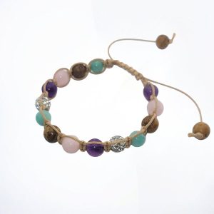geknoopte armband van beige waxkoord met amethist, rozenkwarts, jaspis, amazoniet en rhinestone kralen