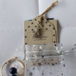 Klantfoto grote kraal hangers met lapis lazuli en rozenkwarts voor aan oorringen.