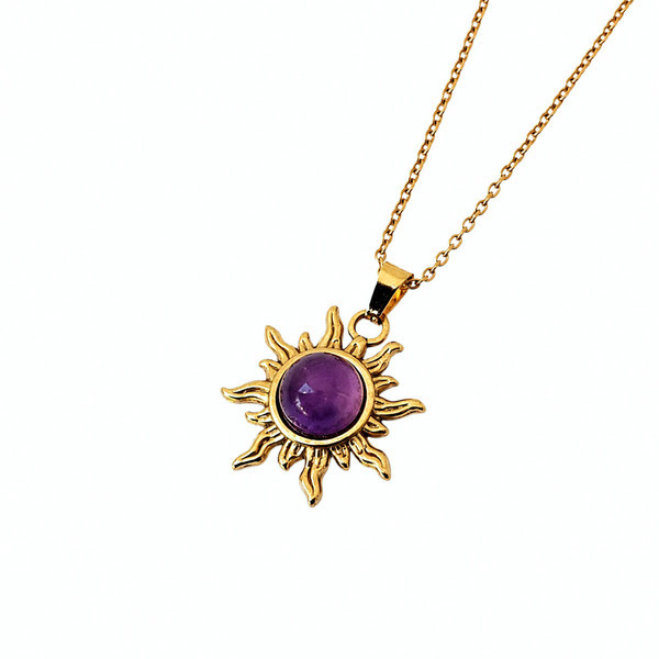 Gouden stainless steel ketting met een zon hanger met amethist steen.