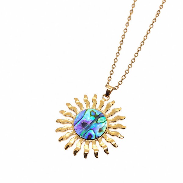 Goudkleurige stainless steel ketting met zonhanger en abaloneschelp