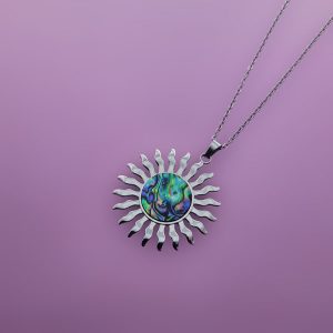 Zilverkleurige stainless steel ketting met zonhanger en abaoneschelp