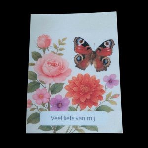 Kaartje met vlinder en bloemen