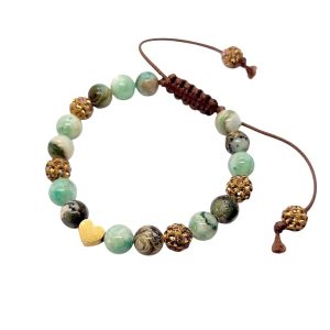 Geknoopte armband van bruin waxkoord met groene edelsteen en rhinestone kralen