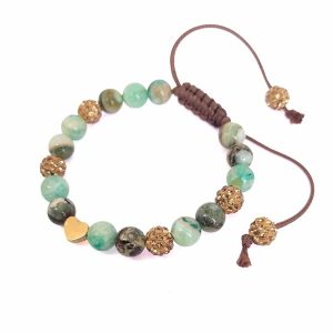 Geknoopte armband met groene edelsteen kralen en rhinstone en goudkleurig stainless steel hartje